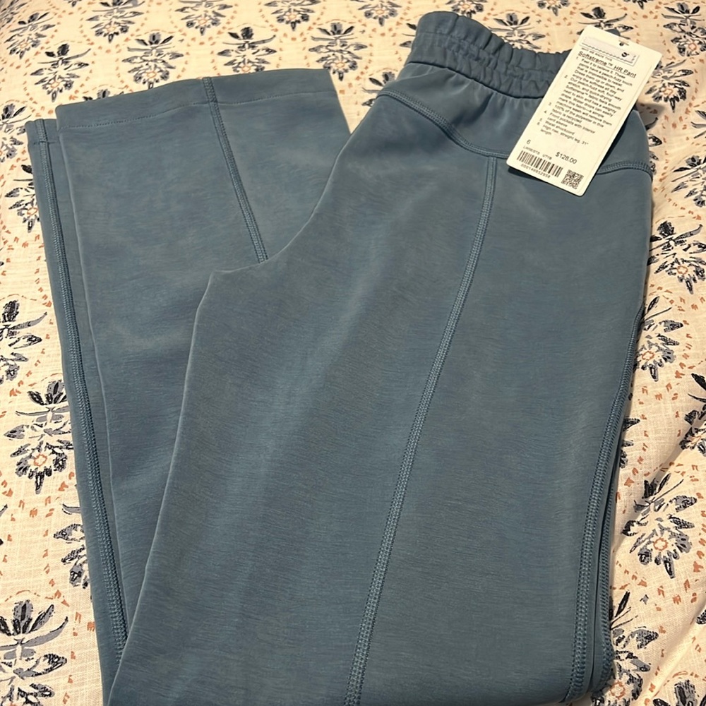 NWT Lululemon Soft Streme High Rise Pant, Utility Blue, Size 6
